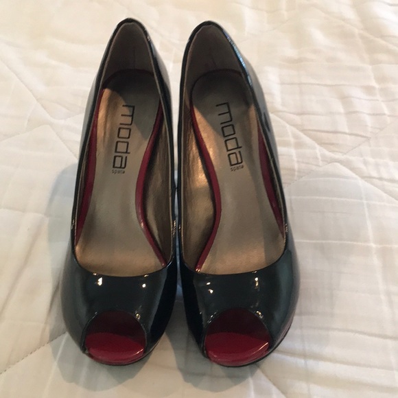 Like New Moda Black Patent Leather Peep Toe Heels - Picture 3 of 6